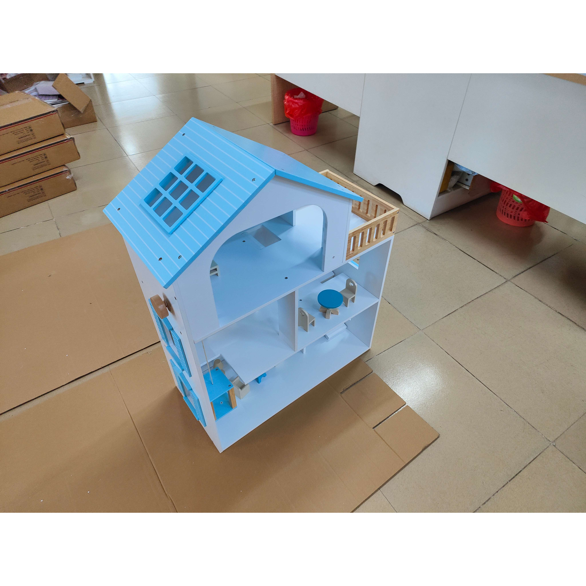 Maison de poupée en bois 3 étages avec ascenseur, 13 meubles